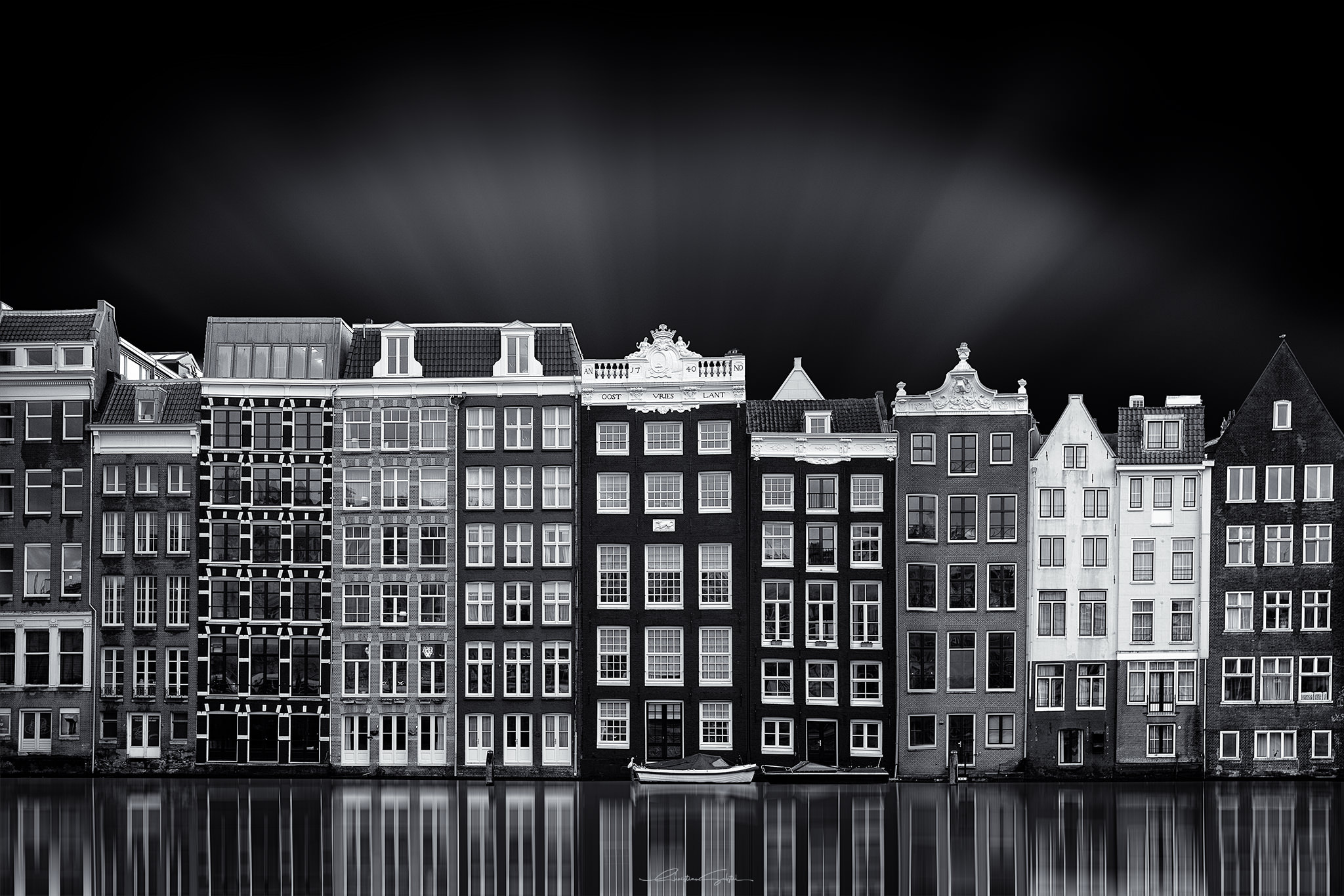 Amsterdam-Damrak N&B.jpg